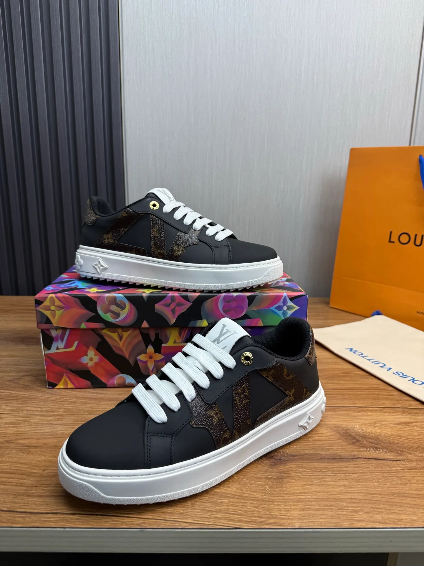 Men's shoes 💰520💰 LOUIS VUITTON [Luden Yiwei] The new trendy Lv is on the market 🎁, casual and fashionable men's shoes 👟 The upper is made of imported silk cowhide + cowhide mesh lining, the original wear-resistant rubber outsole, the version is simple and elegant, exclusive for trendy men. 38-44